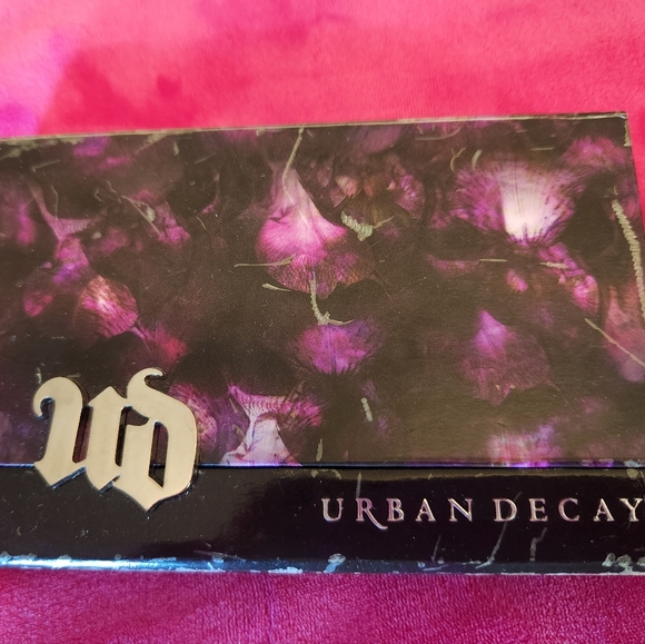 Slightly used.Urban Decay Beauty with an Edge palette - Picture 2 of 3